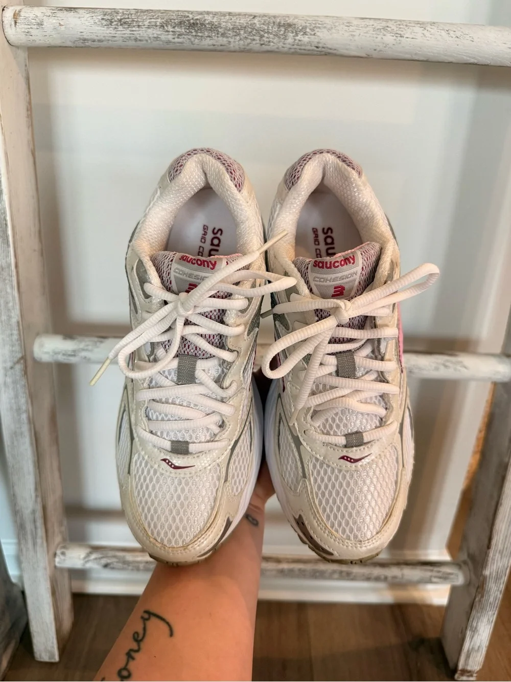 SAUCONY Women 7.5 Grid Cohesion 3 White Silver Pink Running Shoe Sneaker Leather